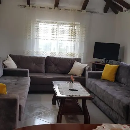 Ilir Guest house *